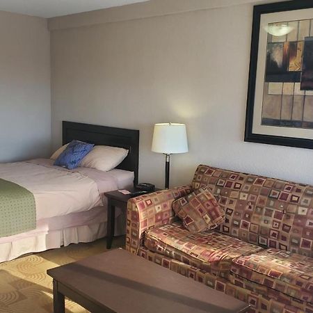 Shoreside Inn & Suites Wabamun Экстерьер фото